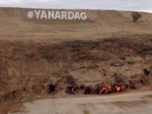 Foto zeigt Aserbaidschan, Yanardag, Feuerberg