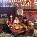 Foto zeigt Nomaden in Jurte in Kasachstan
