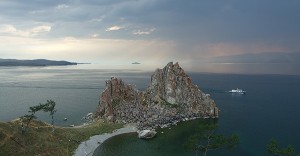 Baikalsee-Panorama, ein definitivunvergessliches Erlebnis während der Reise mit der Transsibirischen Eisenbahn