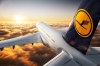 Lufthansa Maschine Ã¼ber den Wolken