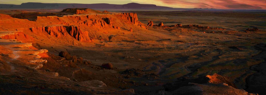 Flammende Klippen von Bayanzag in der Mongolei