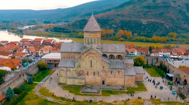 Foto zeigt die Kirche in Mtskheta in Georgien