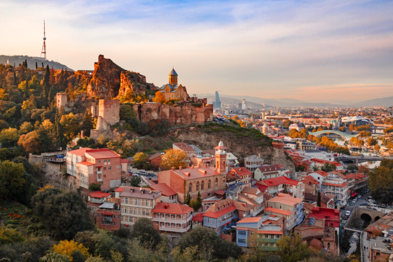 Foto zeigt Stadtansicht von Tiflis / Tblisi in Georgien