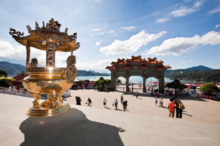 wenwu-tempel-am-sonne-mond-seeklein Wenwu-Tempel am Sonne-Mond-Seeklein